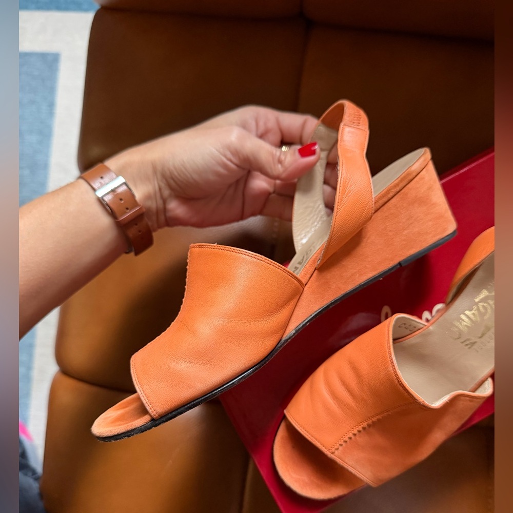 Salvatore Ferragamo orange suede wedge. Flamingo nappa cald - Picture 3 of 5